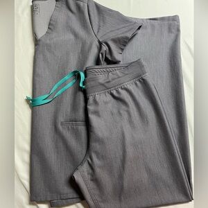 Size M Figs Technical collection scrub set